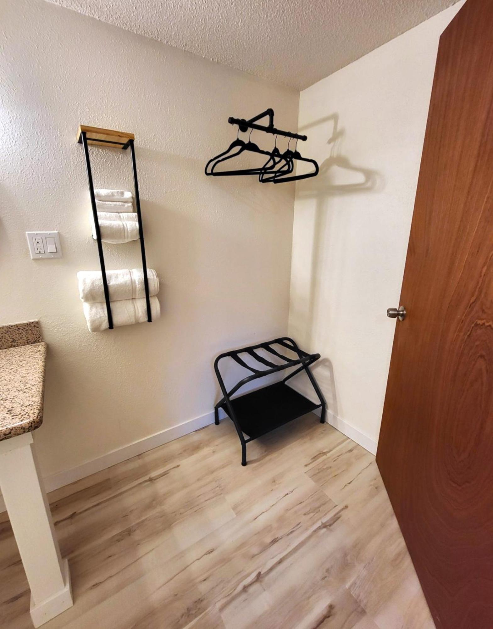 Shelton Inn Ngoại thất bức ảnh